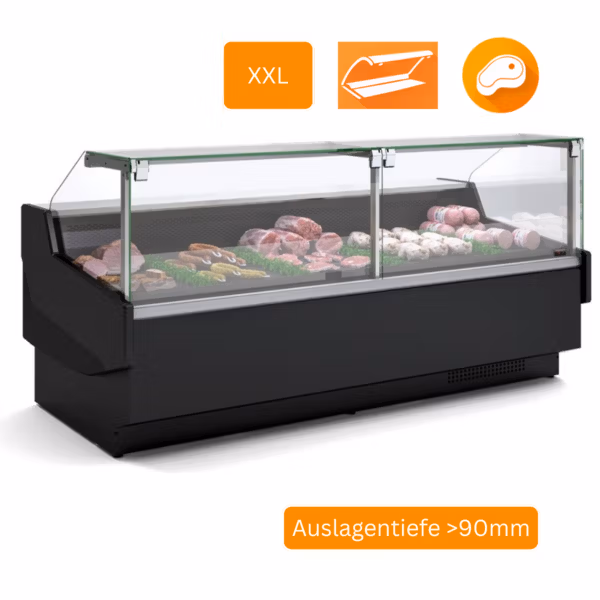 Gewerbekühltheke in einer Metzgerei mit frischem Fleisch