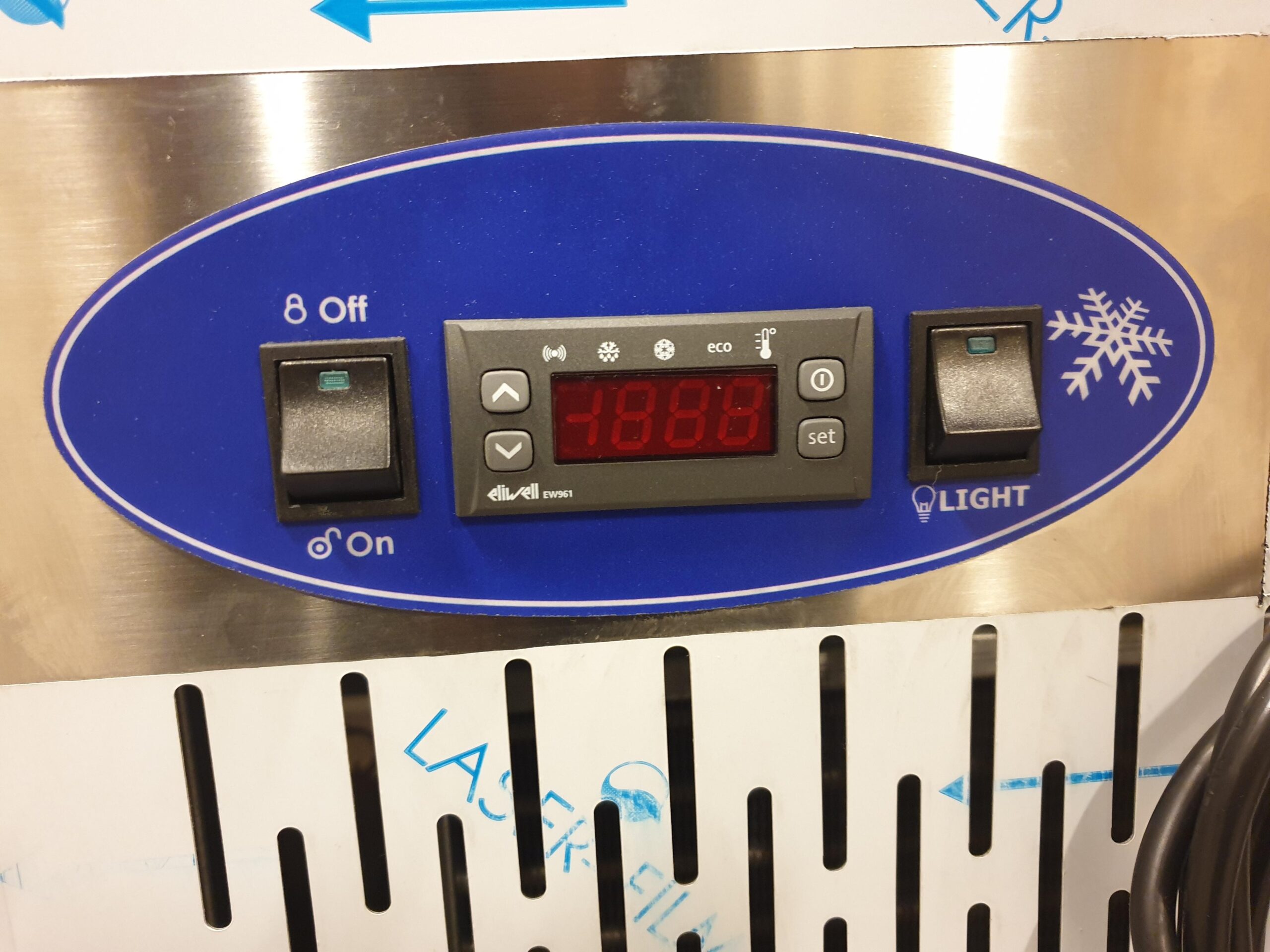 gastro gerät | gewerbegerät | profi küchengerät | statische Kühlung | automatische Abtauung | 4x 1/1 GN