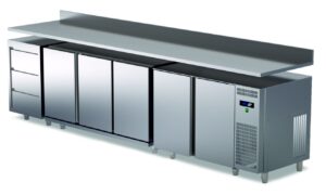 ArtSteel Counters / stainless top elements – Katalogansicht Seite 31 – Beispielabbildung